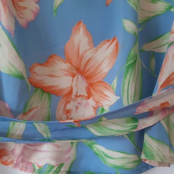 Exquisite Ralph Lauren Silk Floral Watercolour Wrap Around Blouse with Ruffles - Picture 5 of 8